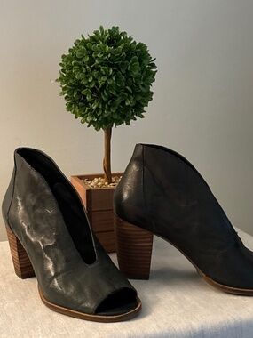 LUCKY BRAND EVERGREEN SOFT LEATHER OPEN-TOED ANKLE BOOTIES